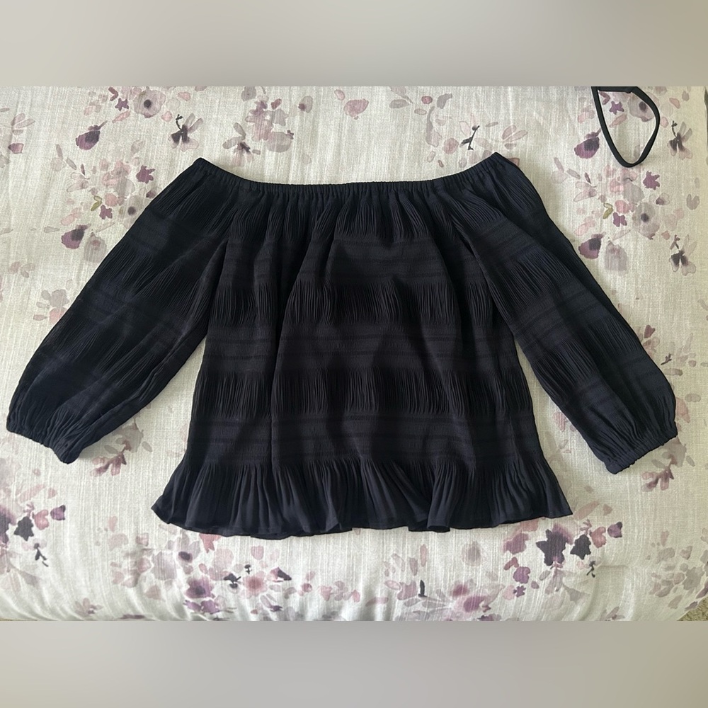 Express Off-Shoulder Blouse - Navy color